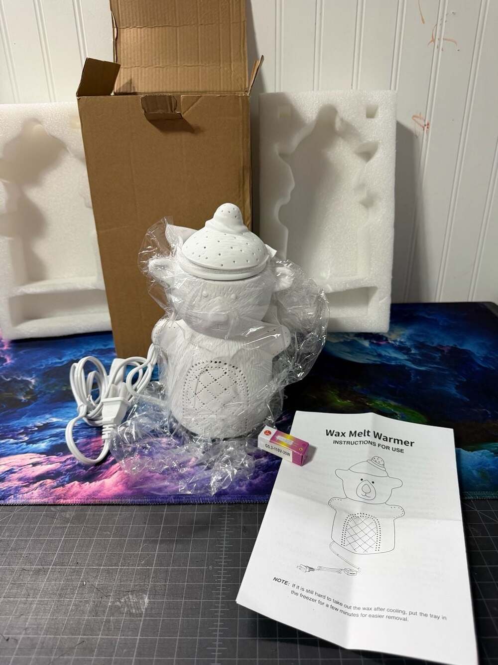 White Bear Electric Wax Melt Warmer with Light Bulb and Box